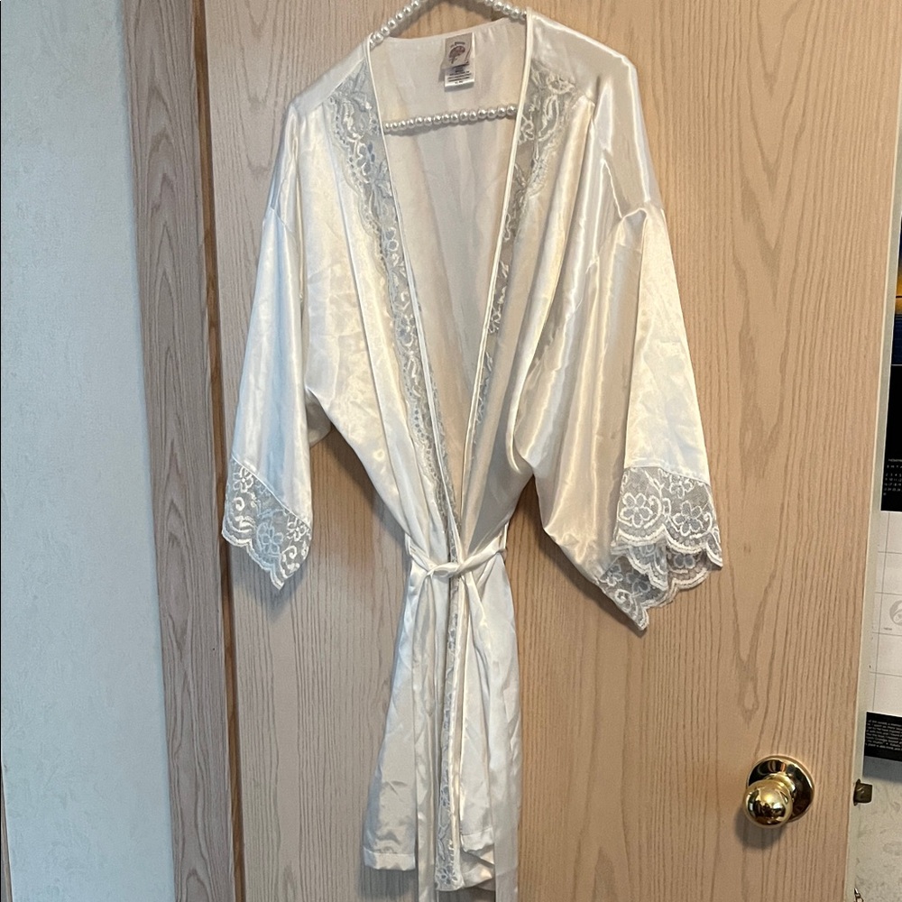 Luxurious Cream Lace-Trimmed Robe